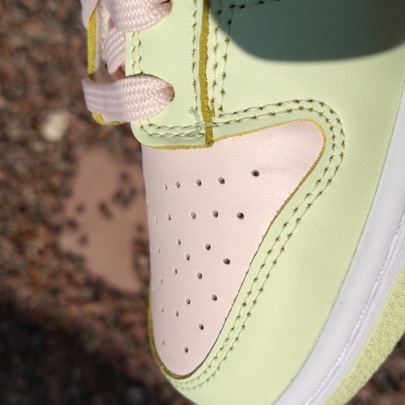 Women's Dunk Low 9.5 - Picture 9 of 11